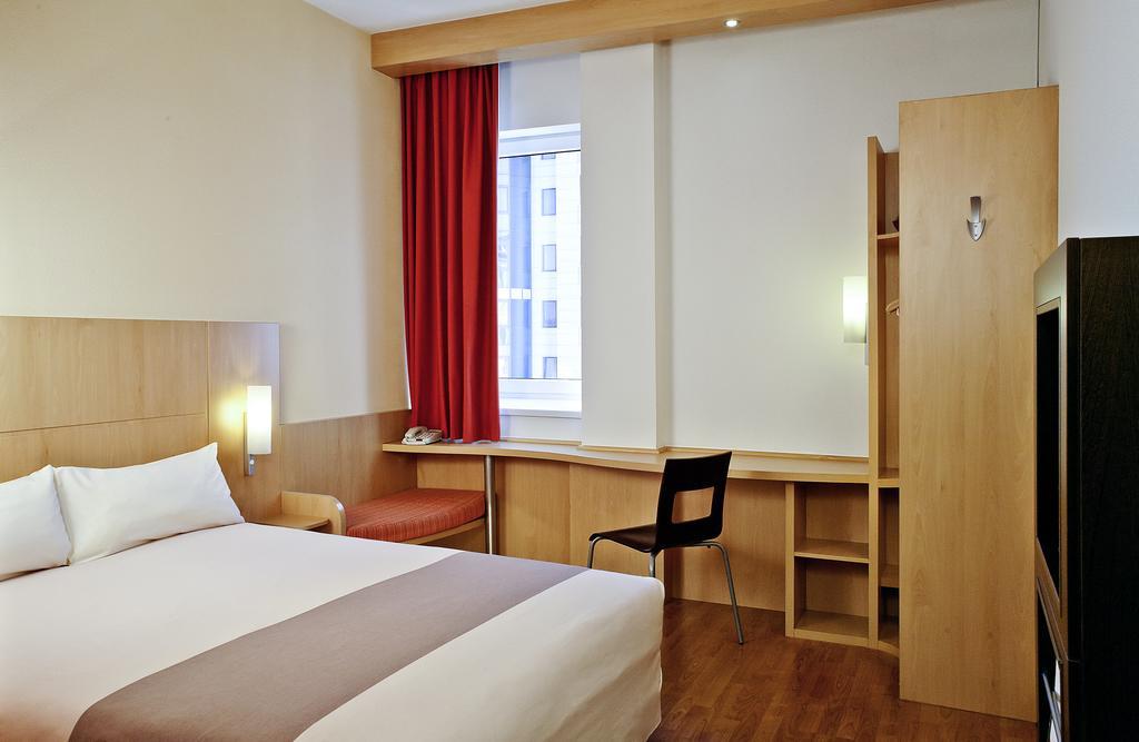 Hotel Ibis Warszawa Ostrobramska Extérieur photo